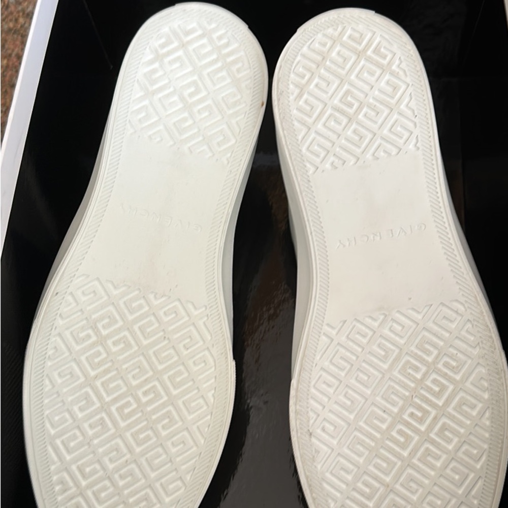 Men’s Givenchy City Sport Sneakers. Blue/white. Small green scuffle. Never worn. - Picture 3 of 7
